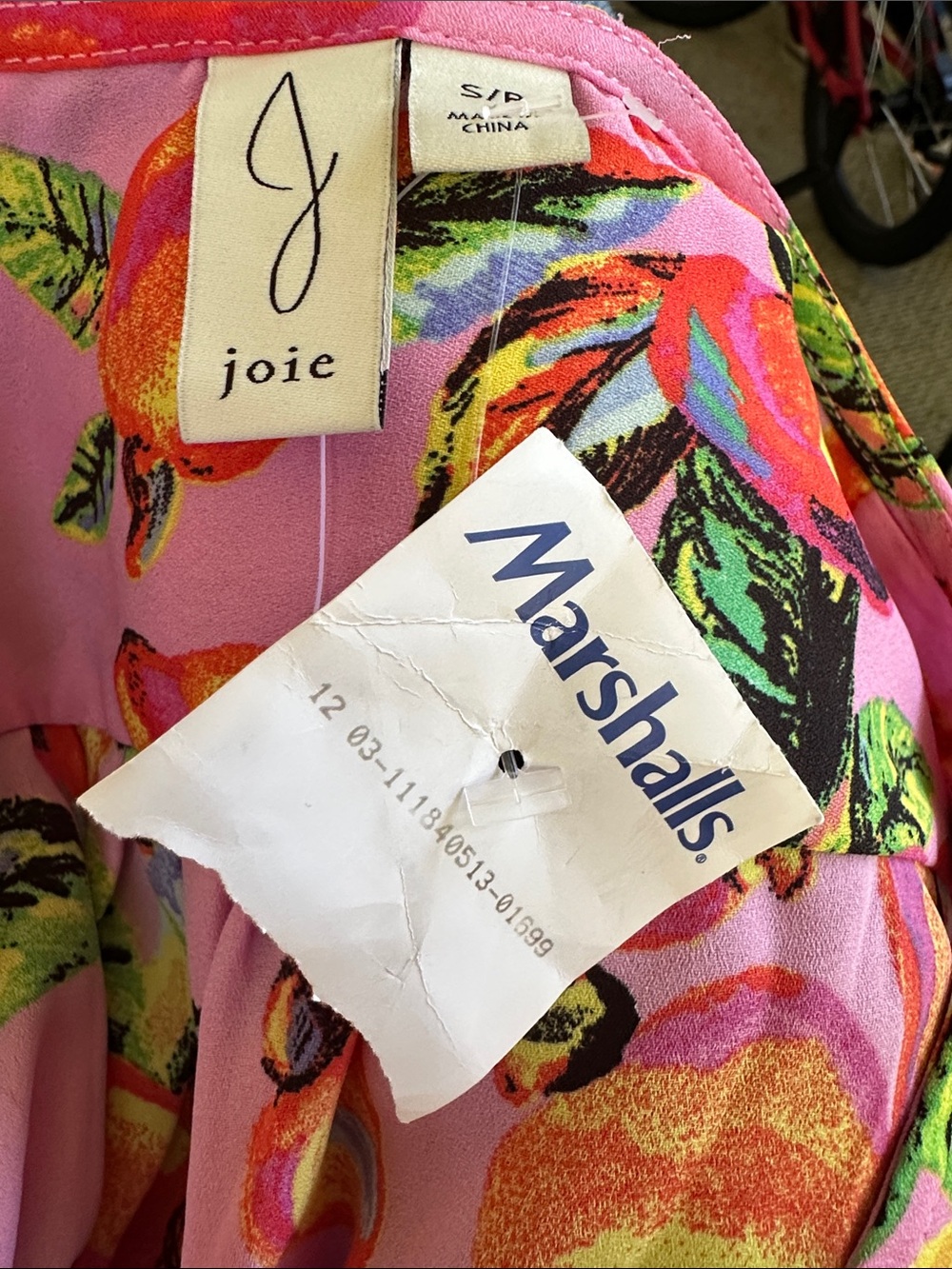 Joie NWT Bright Pink Tie-Front Button Down Fruit Print Crop Top size S - Picture 8 of 9